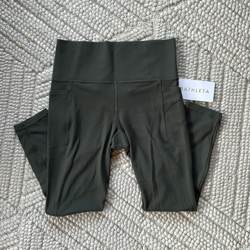NWT Athleta salutation stash II 7/8 legging - medium